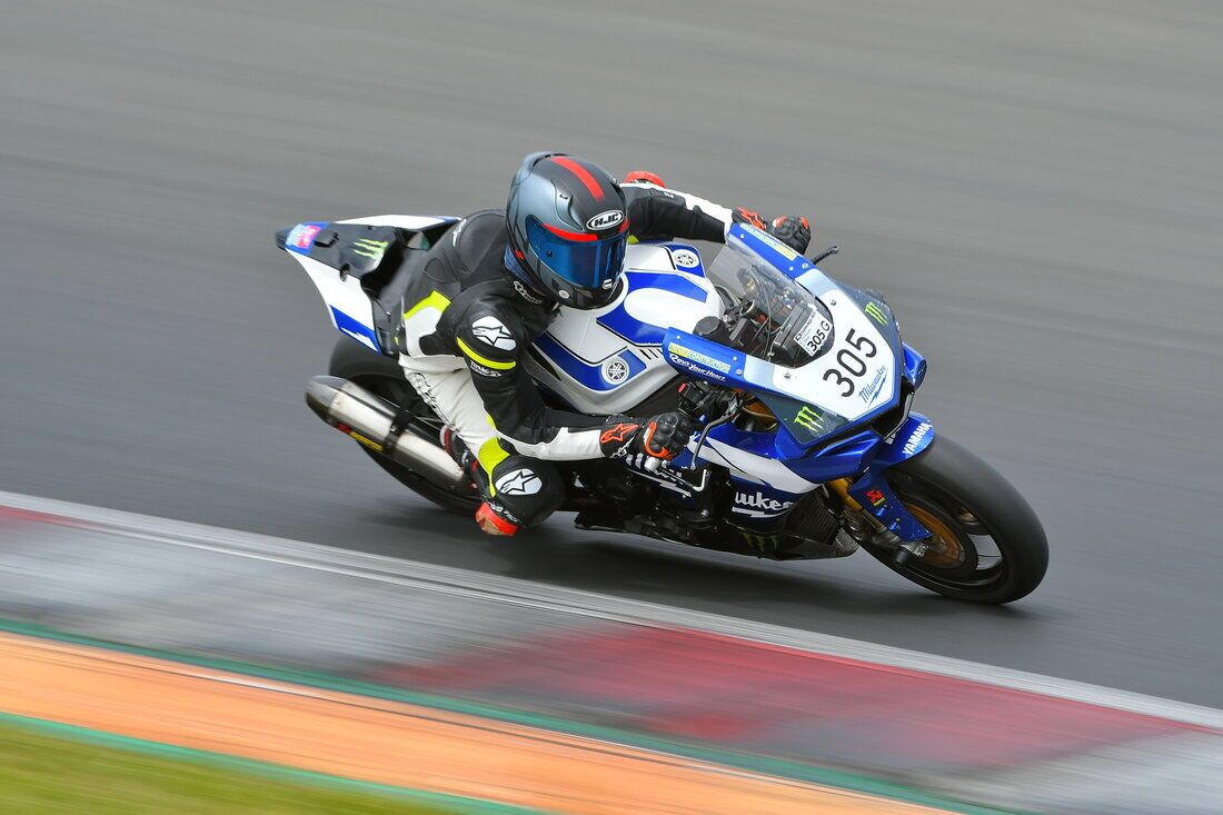 Prüfplakette und Transporter