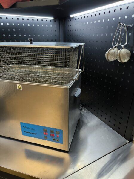 Vergaser im Ultraschallbad